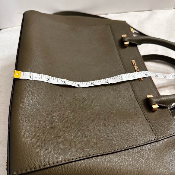 Michael Kors Sage Green Shoulder Bag with Gold Charm - Picture 10 of 15